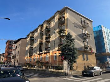 TRE LOCALI CON TRIPLA ESPOSIZIONE, ARREDATO